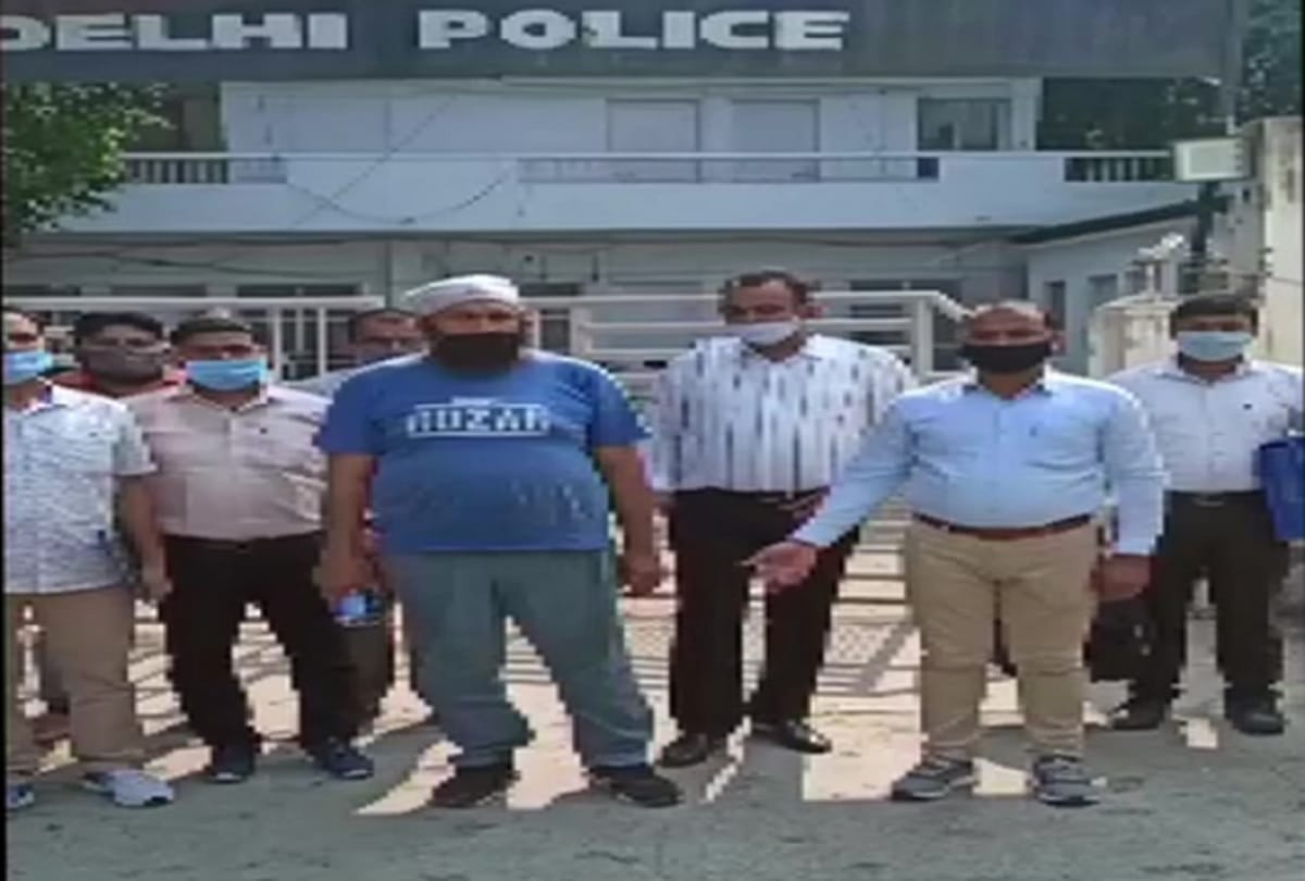 A team of Interstate Cell, Crime Branch, Delhi arrests a wanted criminal Dhaval Trivedi accused of sexually exploiting minor girls during tuitions
