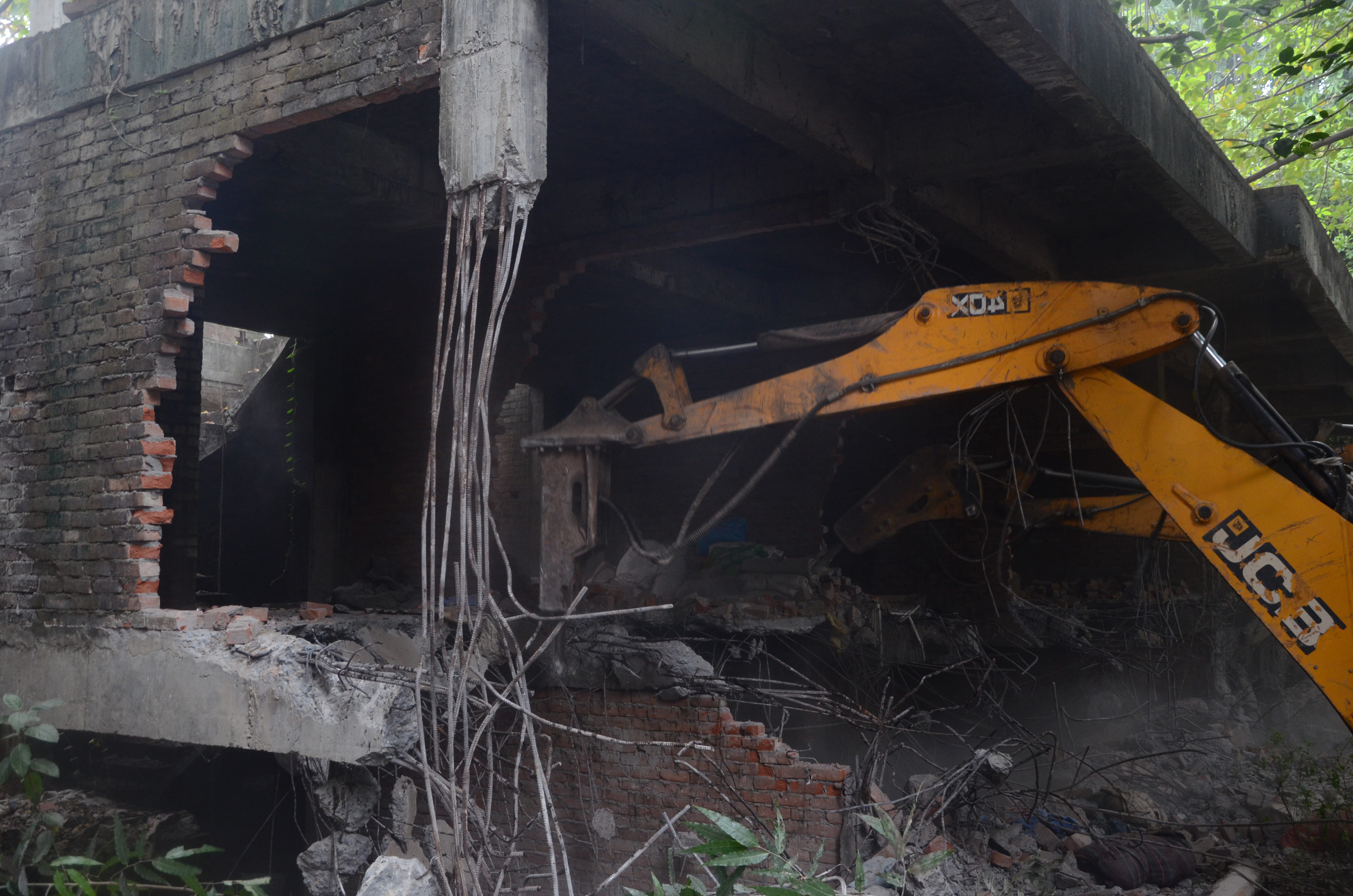 Ateeq Ahmed News: Ateeq Ahmed Ahmed's commercial complex worth crores ruined in civil lines