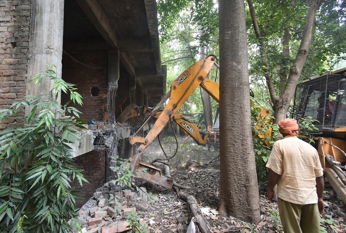 Ateeq Ahmed News: Ateeq Ahmed Ahmed's commercial complex worth crores ruined in civil lines