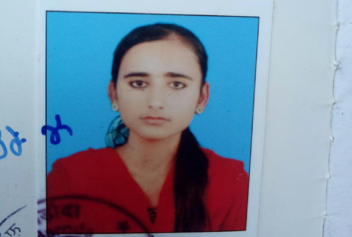 Deadbody of a married woman found floating in raebareilly parents says its suicide after fight with husband