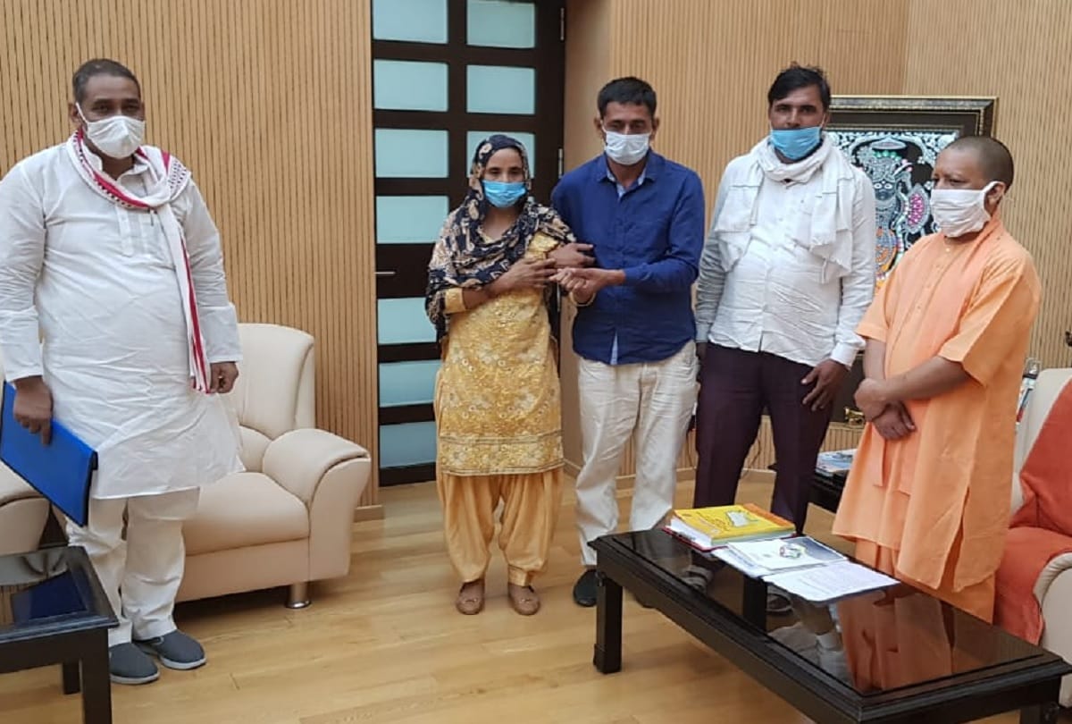 Sudeeksha Bhati family members meets UP CM Yogi Adityanath in lucknow