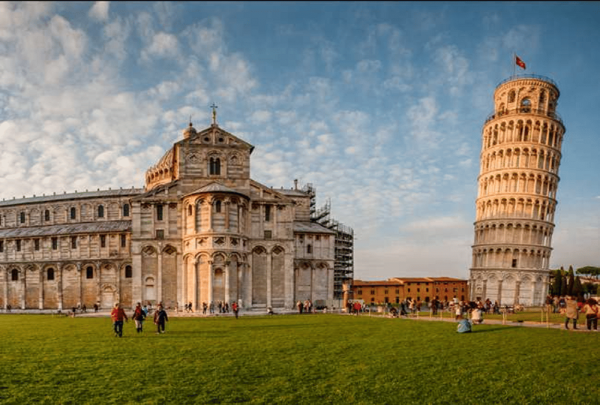Tower of Pisa is still standing after suffering four powerful earthquake tremors know reasons