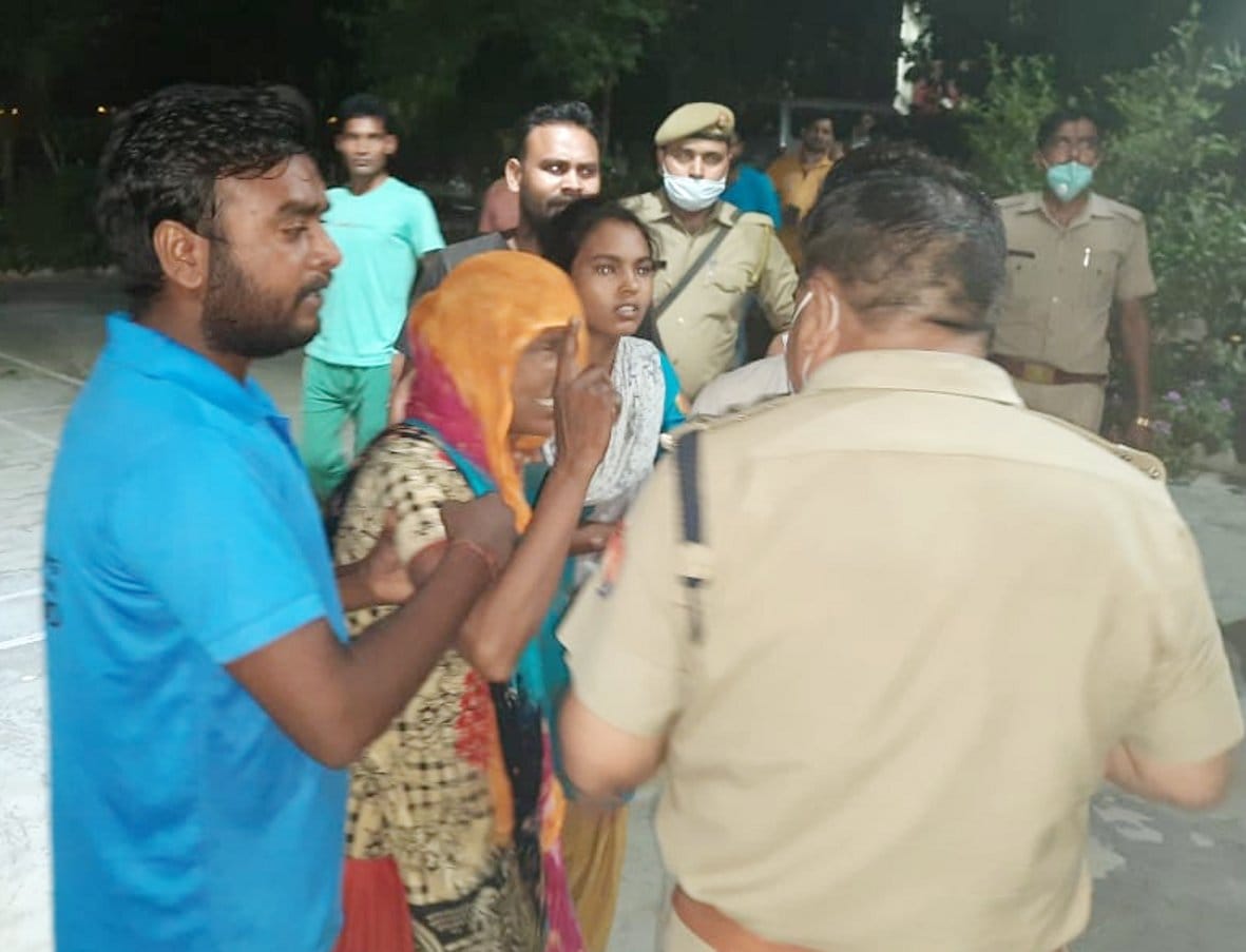 Police brought Shyamlal's son to the police station, uproar in protest