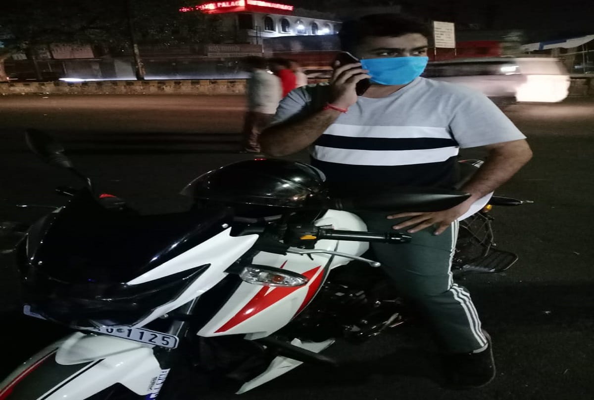 IPS officer Dr. Iraj Raja checks duty at 12 places at midnight in Meerut