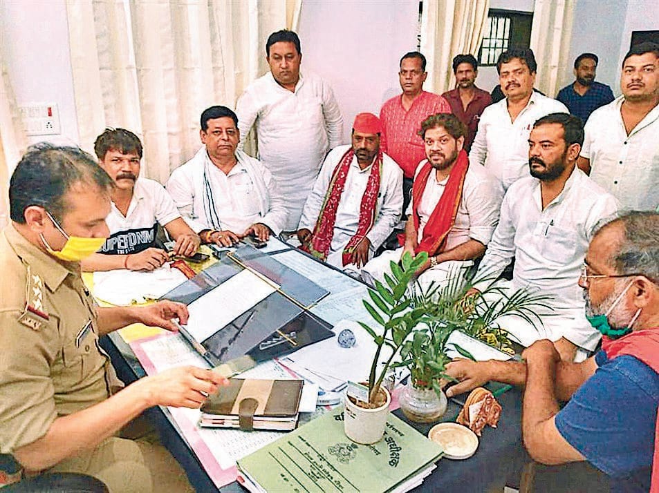 SP leaders sit in police station before protest