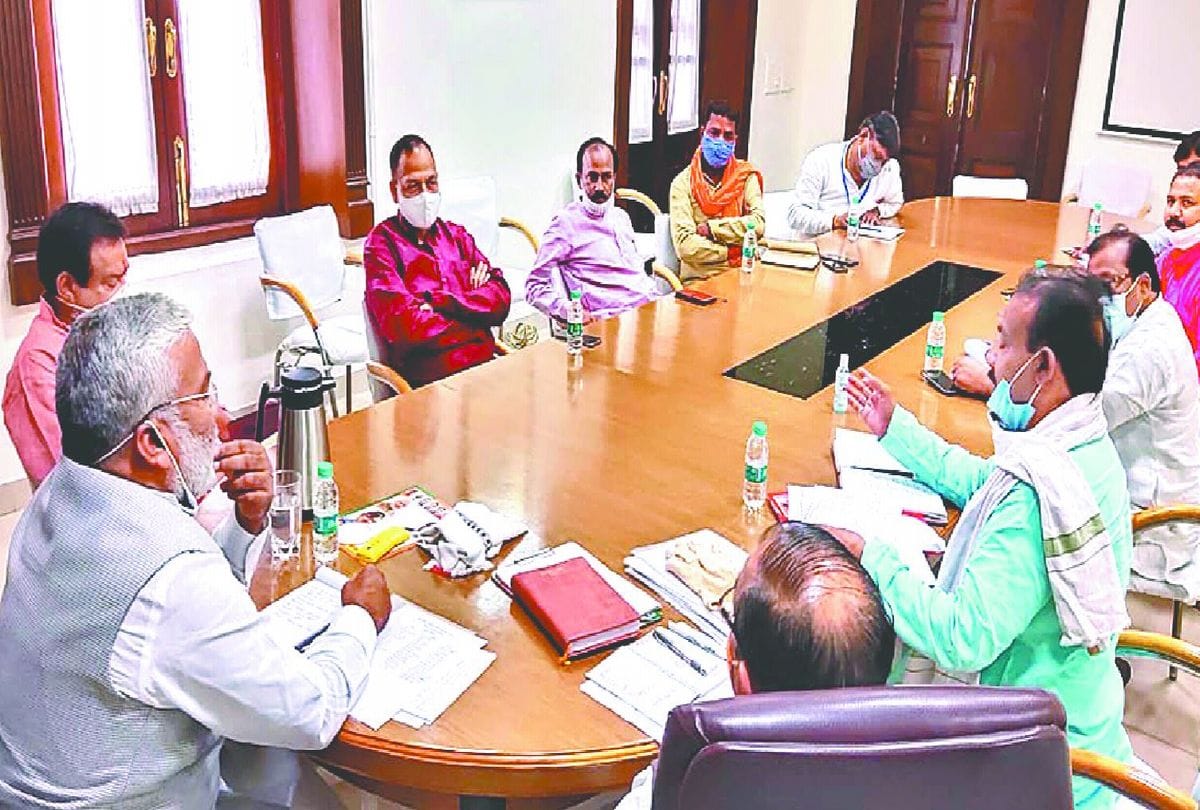 BJP UP president Swatantra Dev Singh took coordination meeting with workers in agra