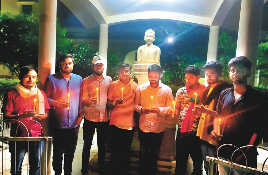Allahabad University competitive student suicide after not select in pcs 2018 students attack on yogi government prayagraj news