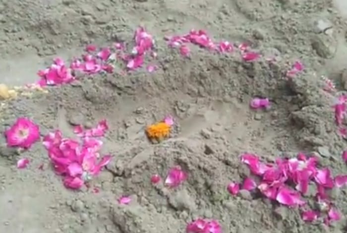 Large Foot Prints Found in 200 Year Old Akhara
