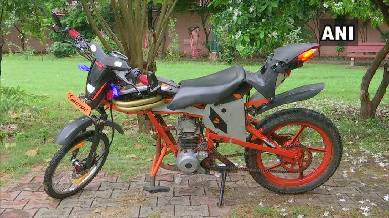 A bike built from junk, runs 80 kilometers in 1 liter petrol desi jugaad motorcycle motorcycle jugaad gadi jugaad wali bike desi jugaad bike desi jugaad vehicle Chandigarh Class 10 student Gaurav has made a motorcycle using scrap material
