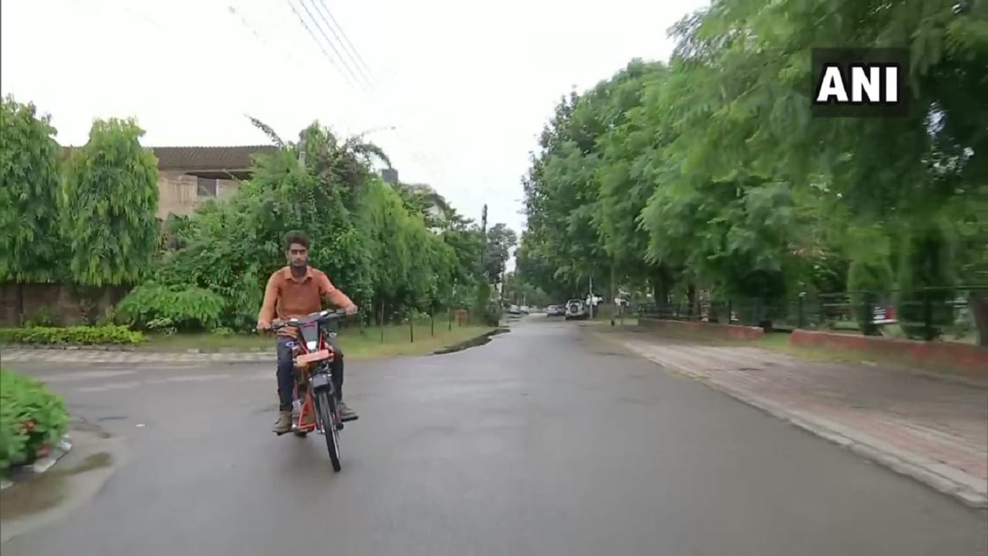 A bike built from junk, runs 80 kilometers in 1 liter petrol desi jugaad motorcycle motorcycle jugaad gadi jugaad wali bike desi jugaad bike desi jugaad vehicle Chandigarh Class 10 student Gaurav has made a motorcycle using scrap material