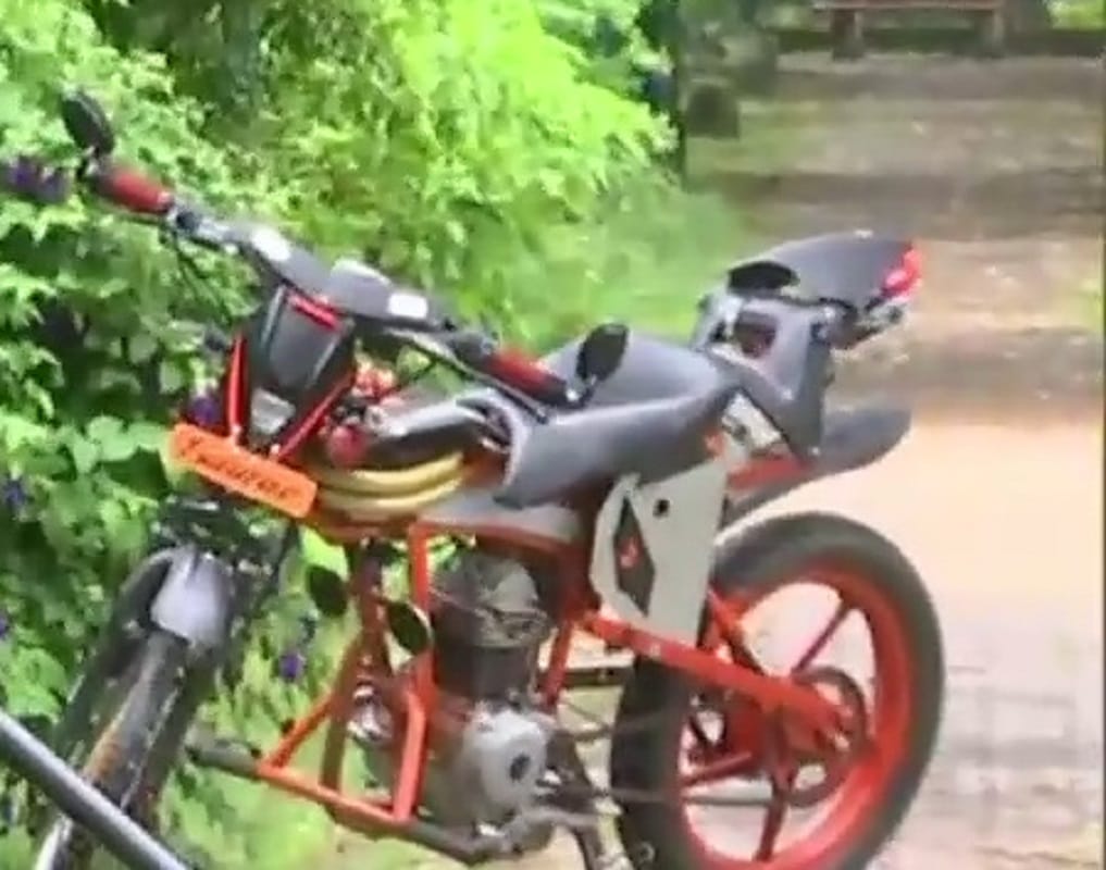 A bike built from junk, runs 80 kilometers in 1 liter petrol desi jugaad motorcycle motorcycle jugaad gadi jugaad wali bike desi jugaad bike desi jugaad vehicle Chandigarh Class 10 student Gaurav has made a motorcycle using scrap material