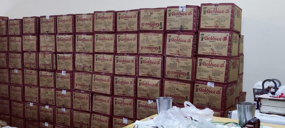 Goldie masala truck looted full of spices, 20 lakh spices recovered from home