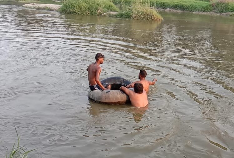 Uncontrolled rickshaw falls into drain, one girl dead in Sonipat of Haryana