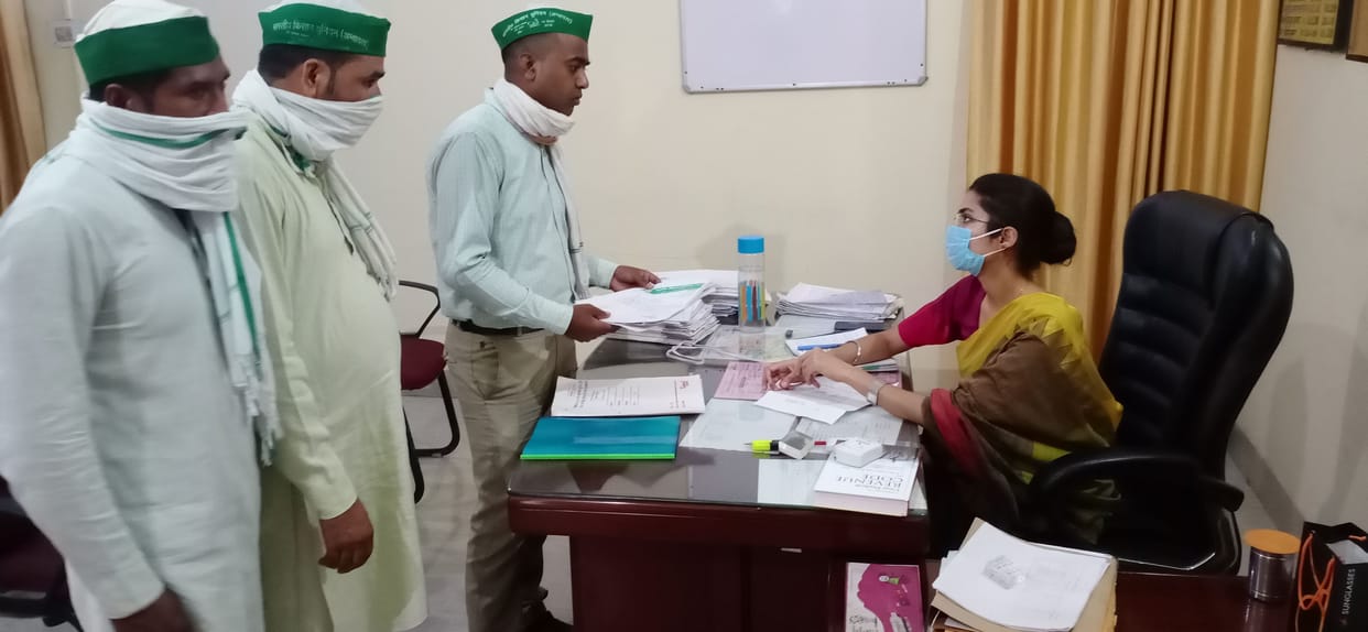 Farmers submitted memorandum to Naib Tehsildar