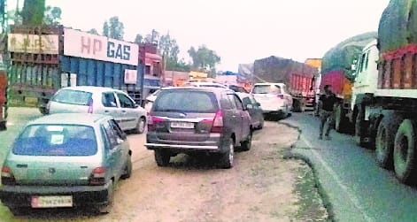 Highway jammed for 12 hours after truck overturns near Bahgul bridge
