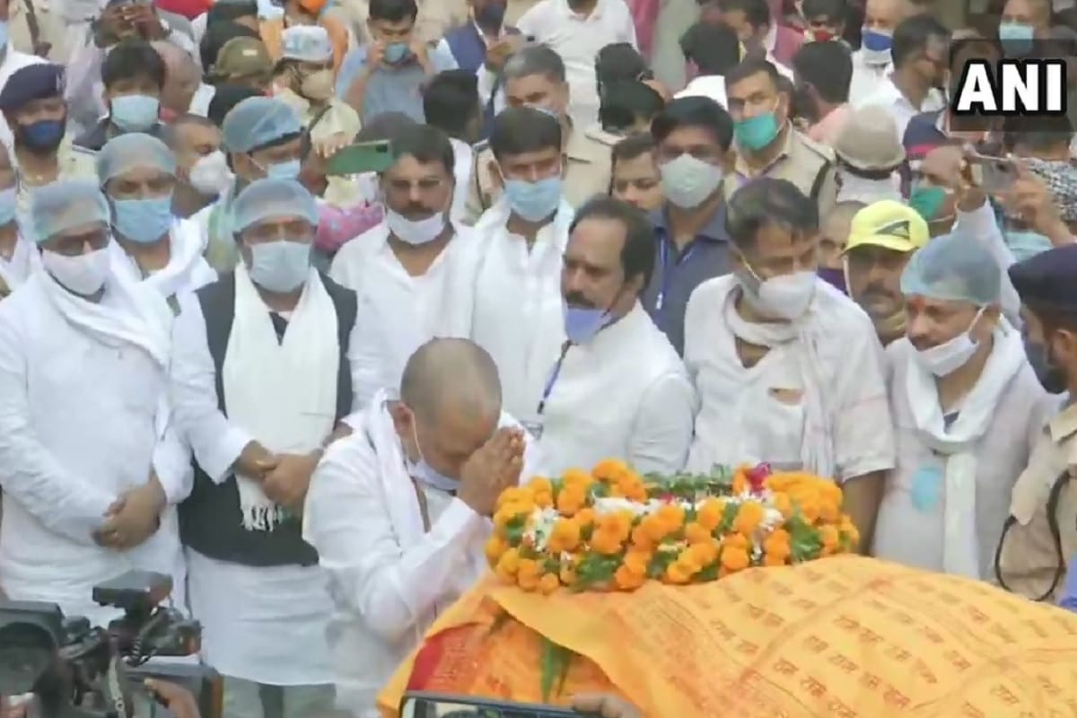 Raghuvansh prasad singh last rites in the ancestral village with state honors