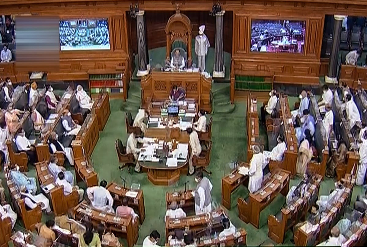 Parliament: MP Forgot to put on earphones by asking questions