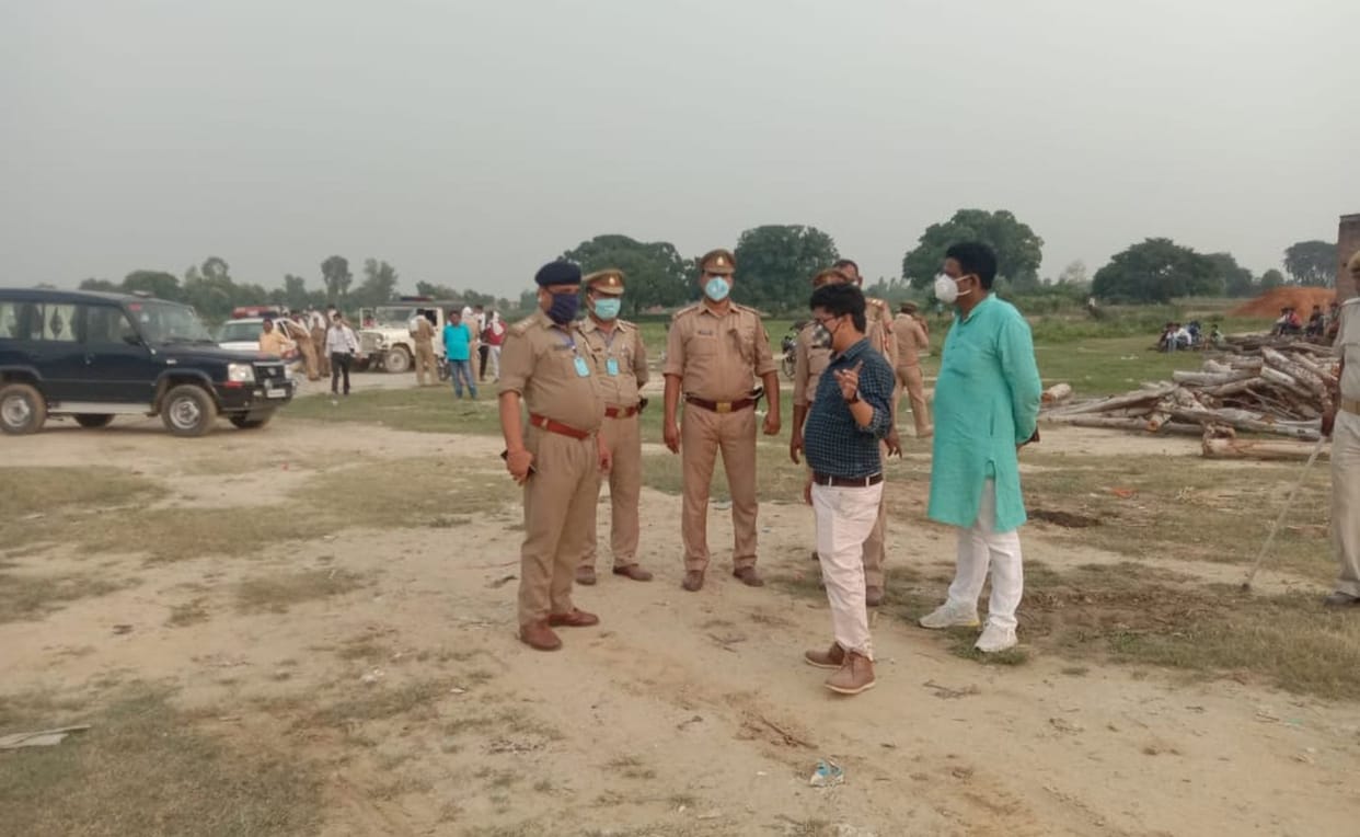 mahilayoo ne band karaya kaam