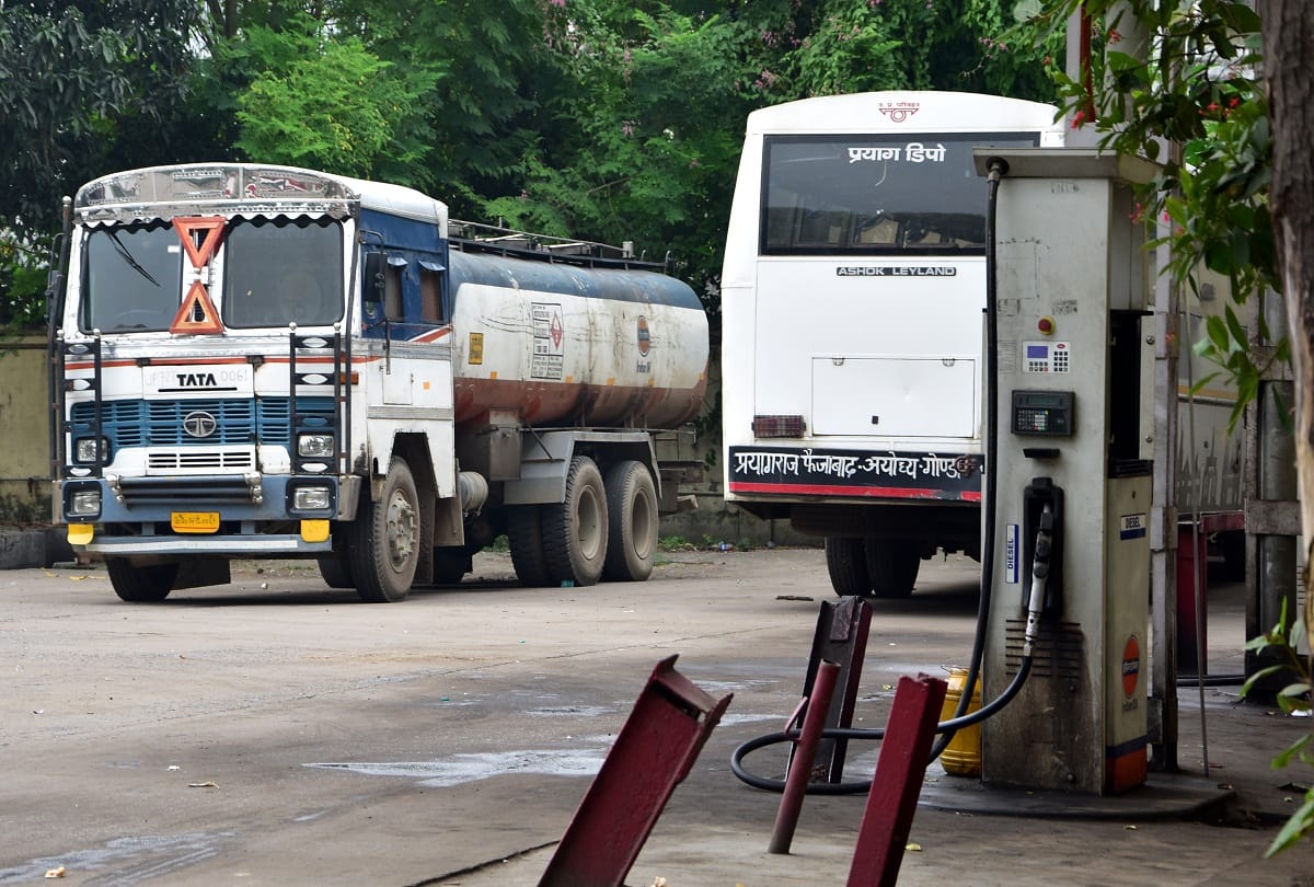 Water received in tanker for filling diesel in roadways buses Prayagraj News Allahabad