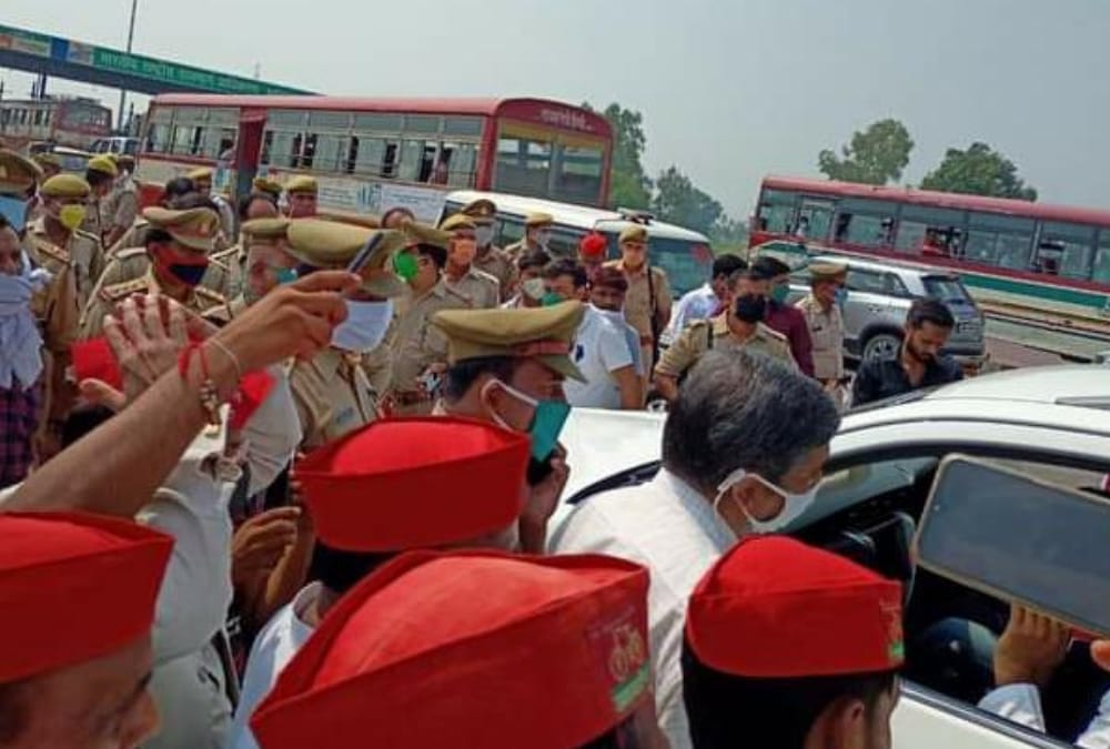 Police stops Samajwadi Party activists in Raebareli.