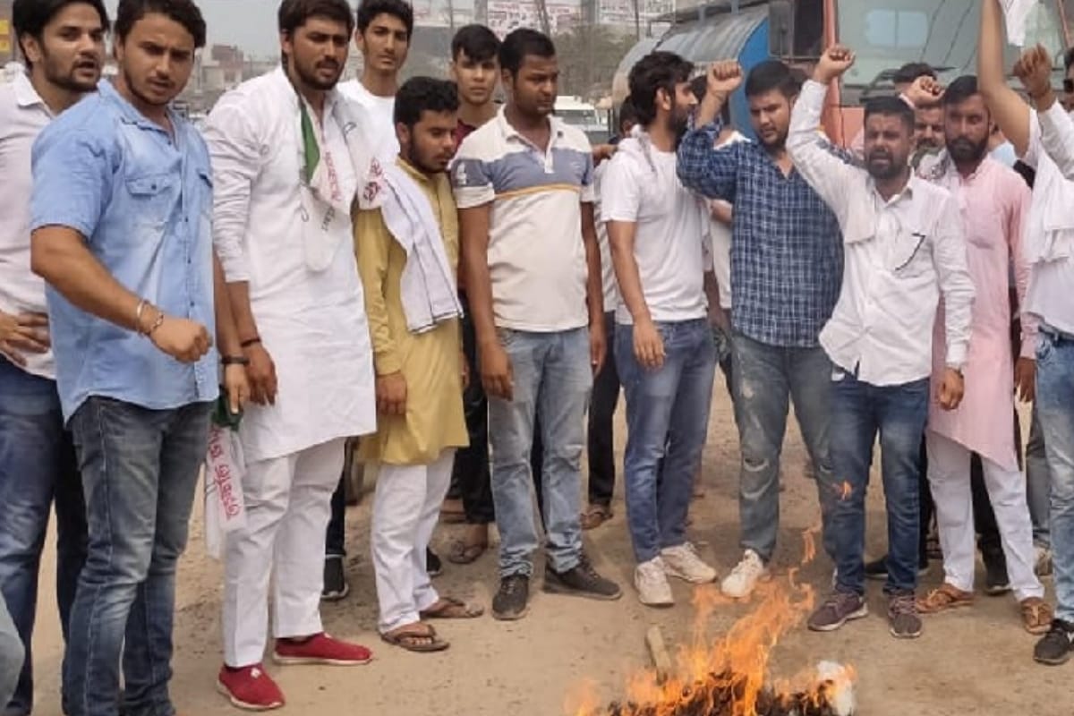 SP supporters block Delhi-Saharanpur highway on unemployment and inflation