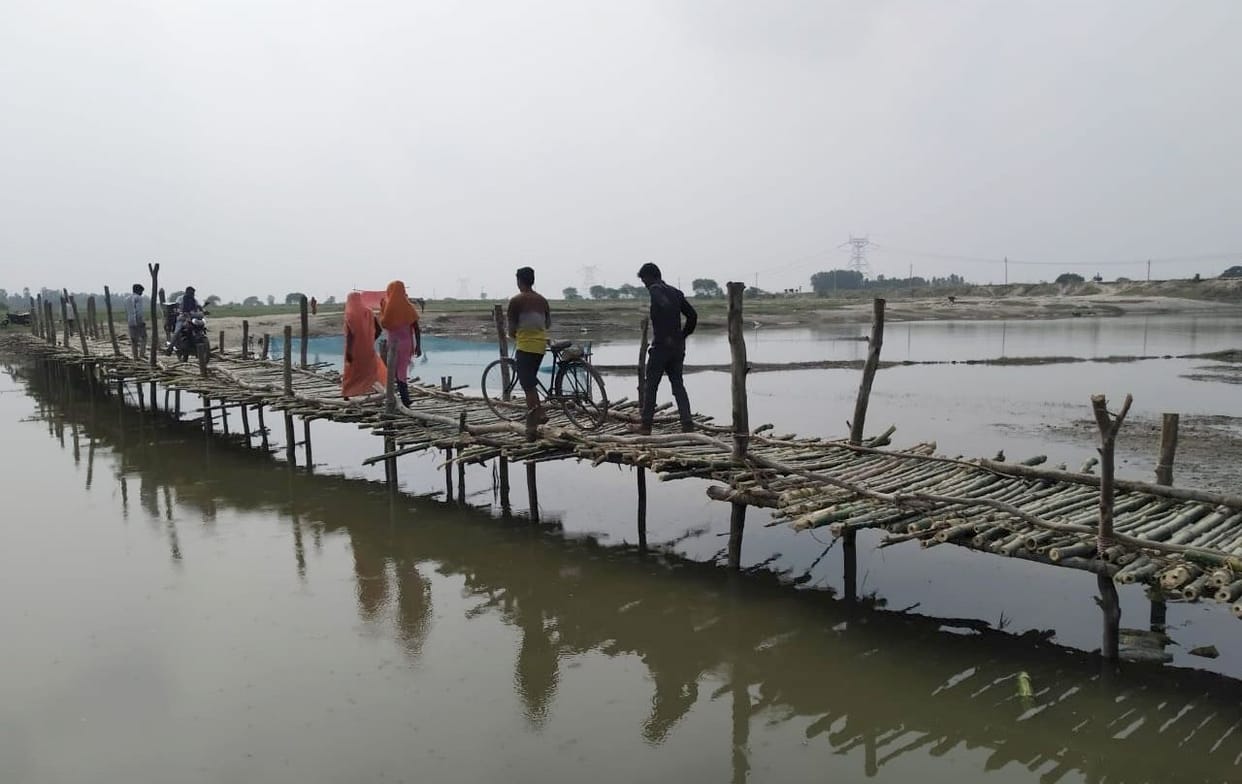 Villagers built 70 meter long bridge with mutual support