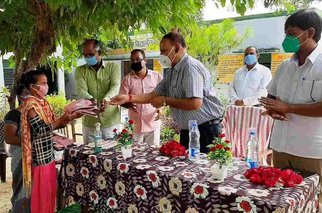 uniform distribution in auraiya