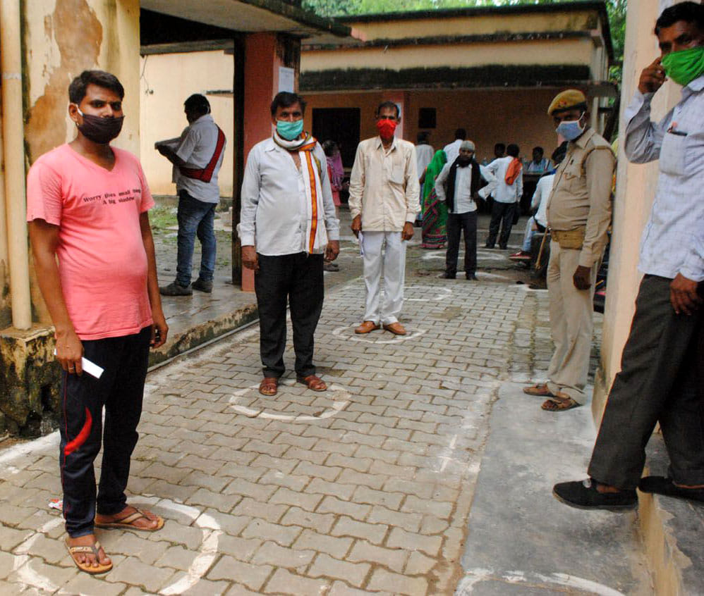 A large number of villagers arrived in Chitrakoot on the entire Samadhan Divas