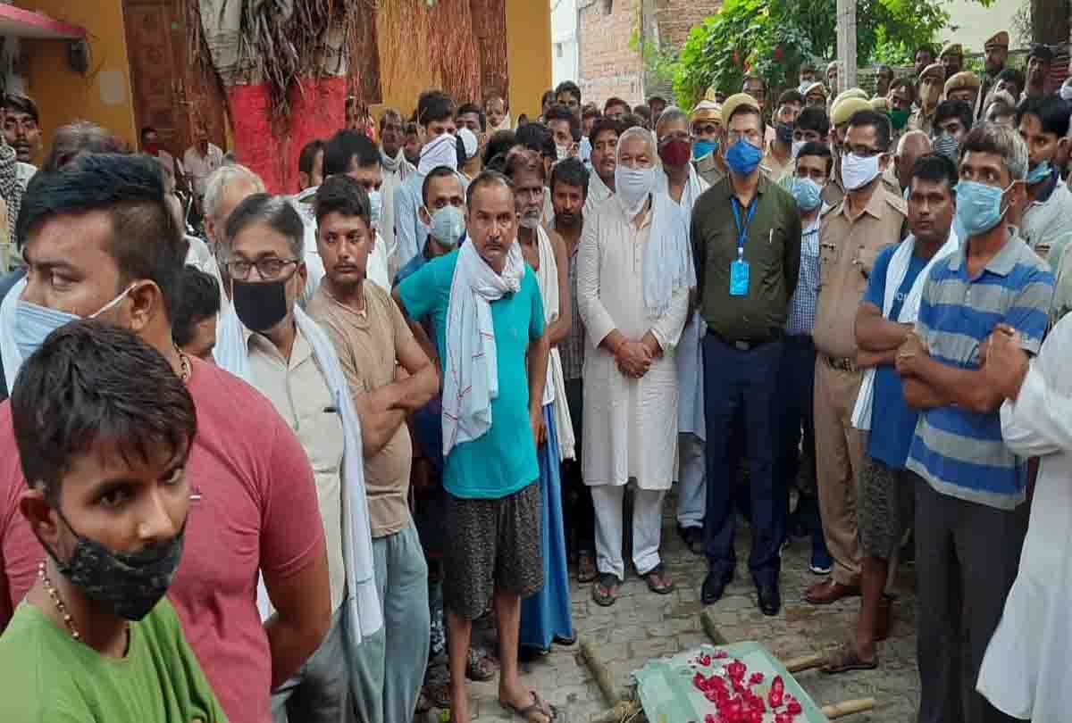 IPS Manilal asked for 2 lakh from Lucknow transporter through soldier