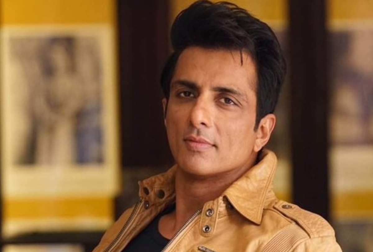 Sonu Sood has come to help for people at hyderabad shooting set