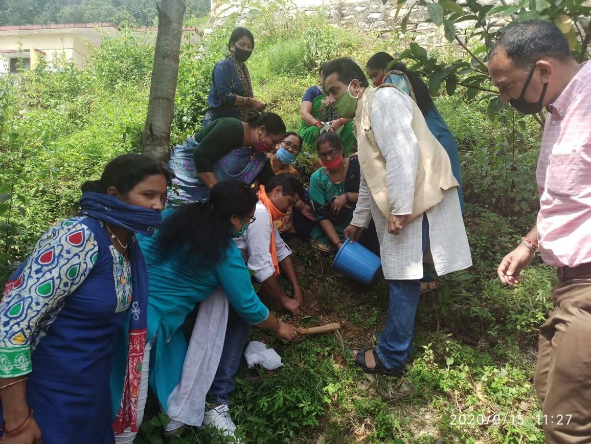 Cleanliness campaign distributed to old age home