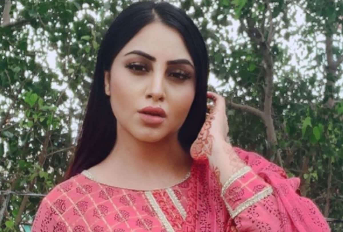 Bigg boss ex contestant arshi khan slams kangana ranaut controversial comments