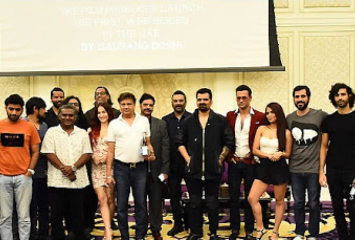 R Madhavan arrives in Dubai with his family for shooting seventh sense