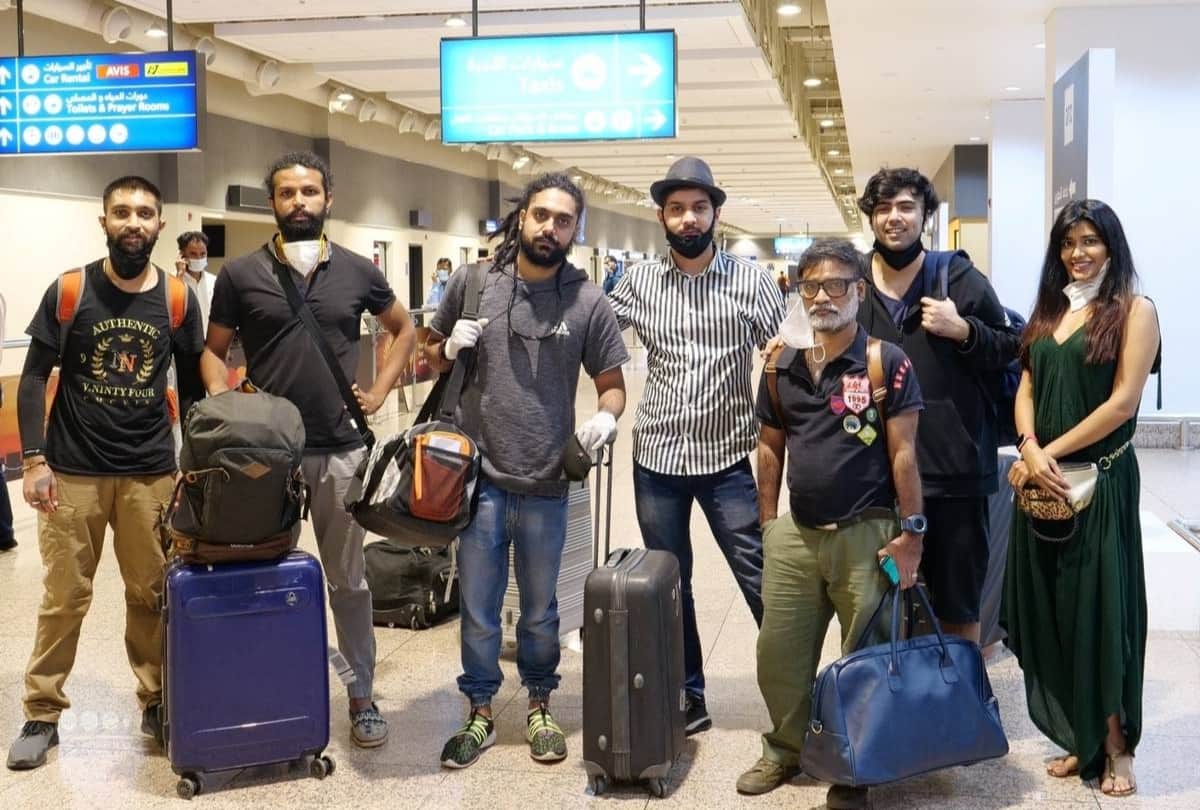 R Madhavan arrives in Dubai with his family for shooting seventh sense