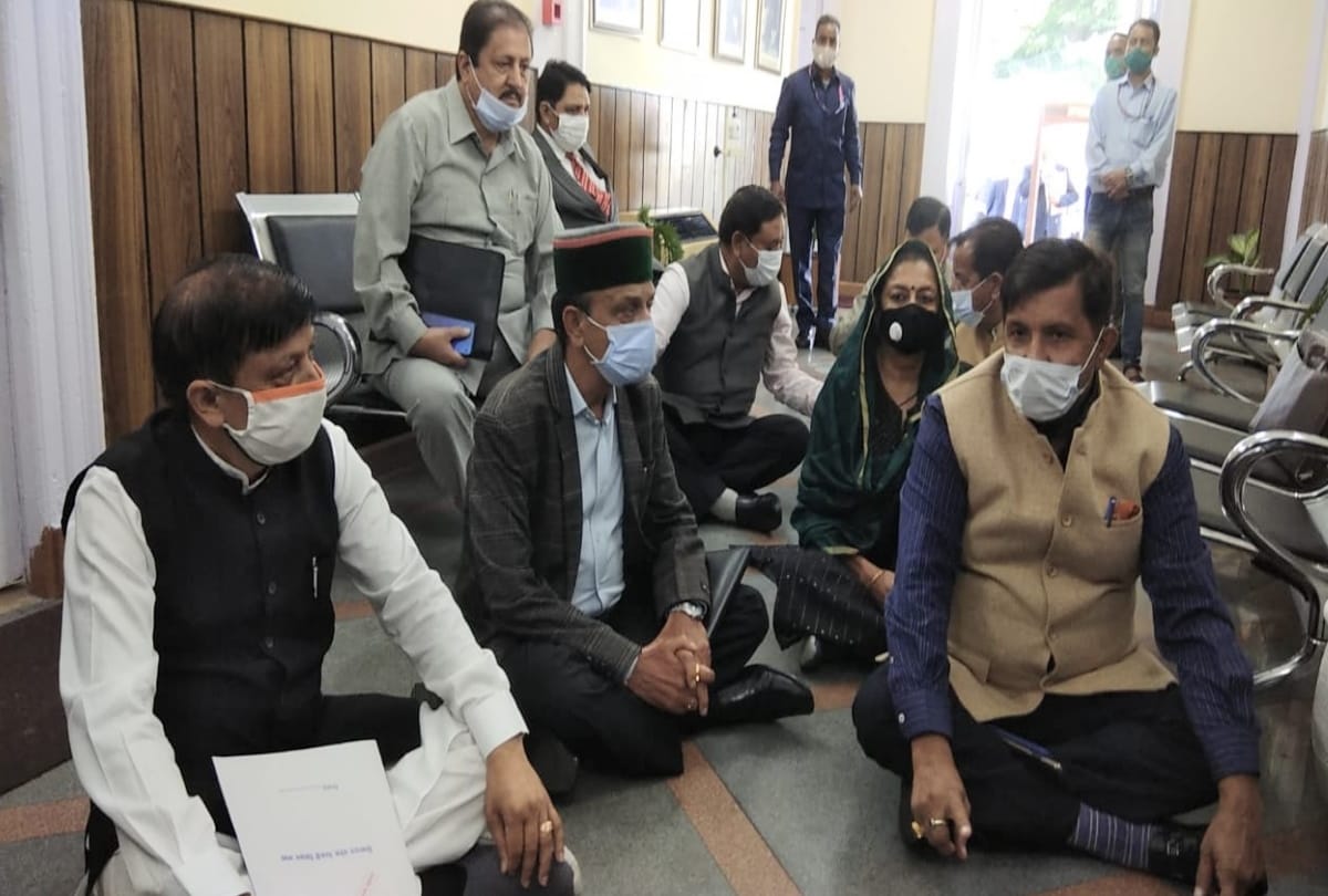 himachal assembly monsoon session live updates: MLA of Opposition sitting outside Speaker's Chamber before Question Hour begins