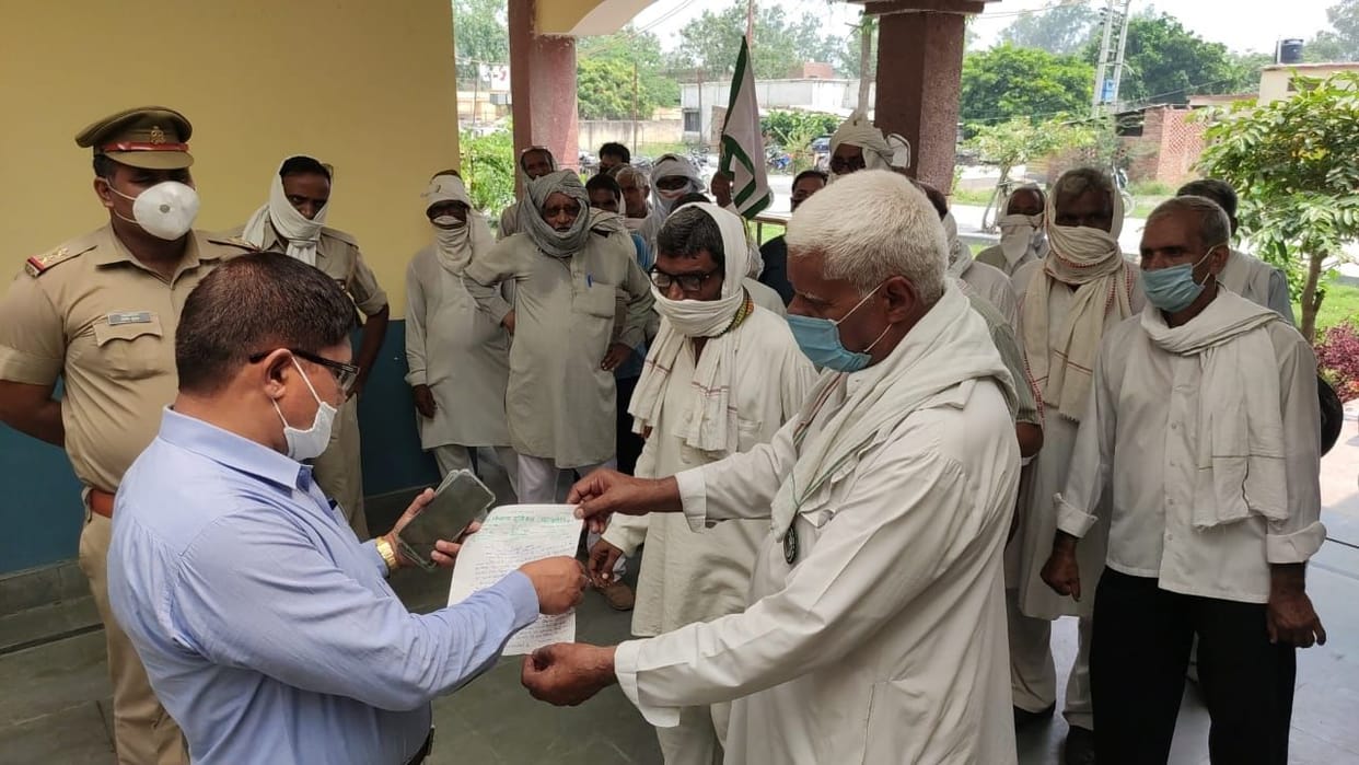 Bhartiya kisaan union gave memorandum to SDM about farmer issues