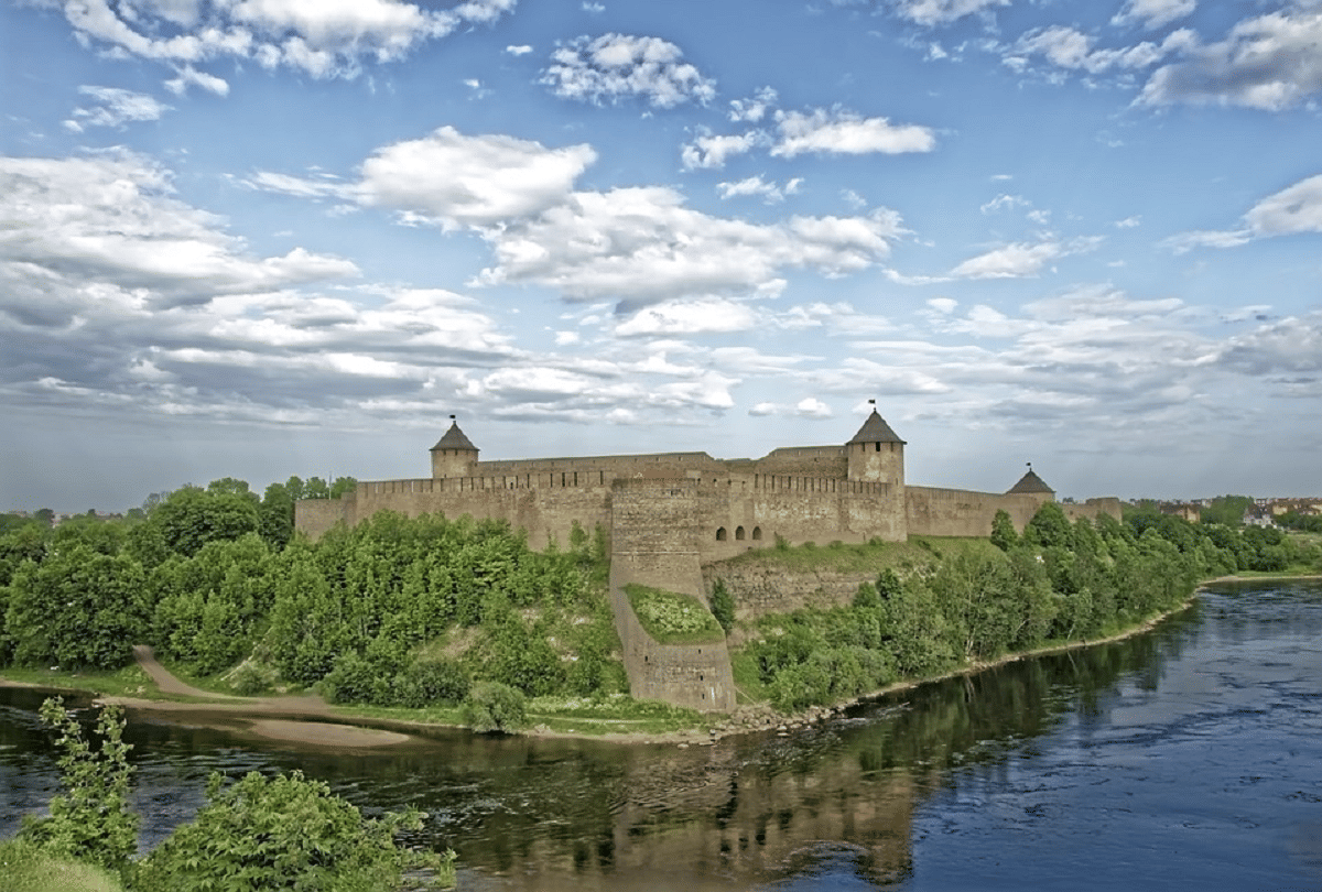 Estonia country in Europe cybercrime is not there even after free internet