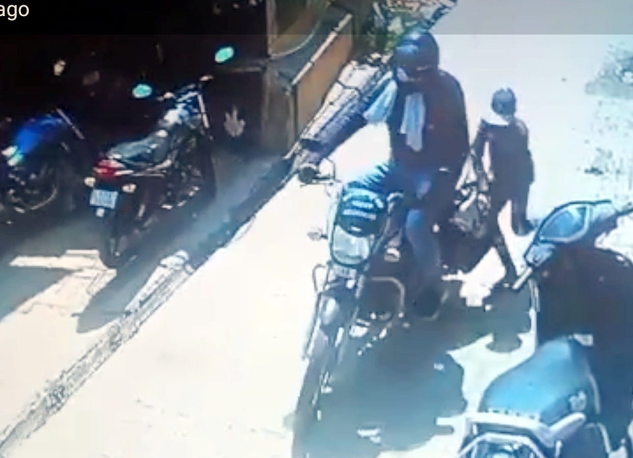 byke, child, theft 2 lakh 80 thousand rupee