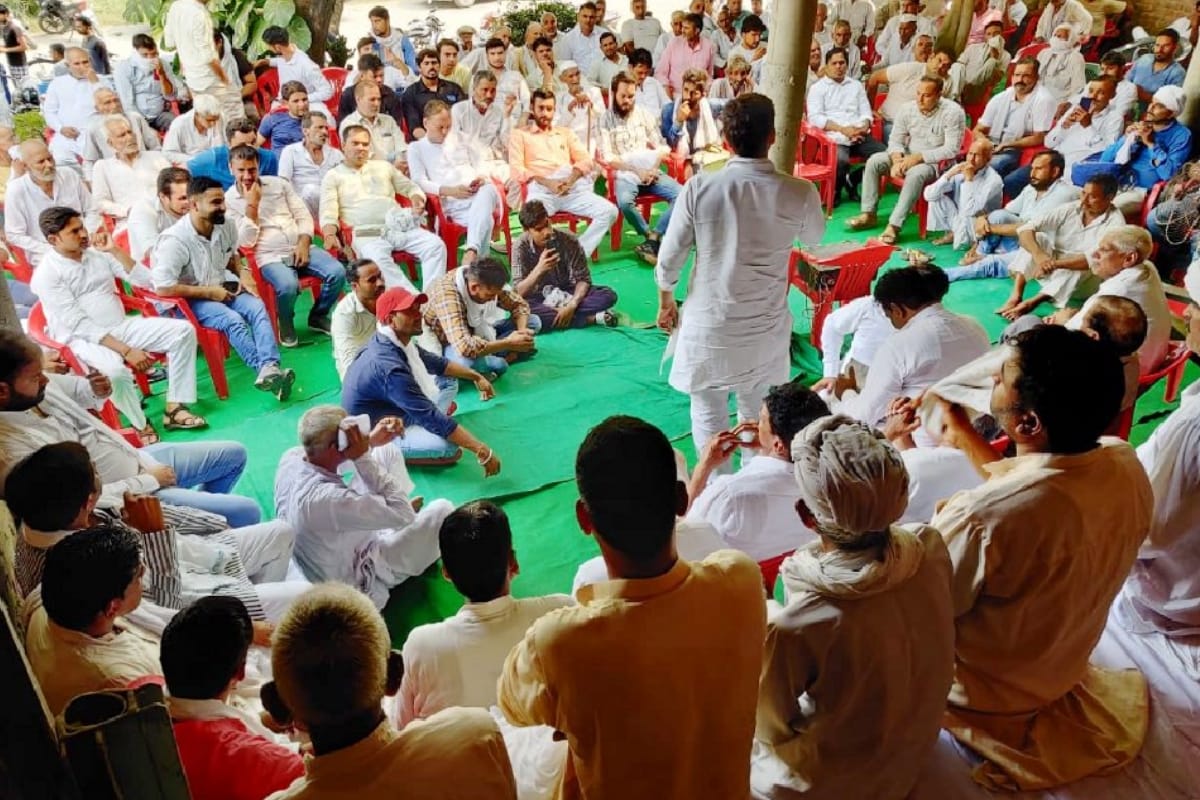 RLD workers and farmers raging on the passed ordinance, road jam after Panchayat
