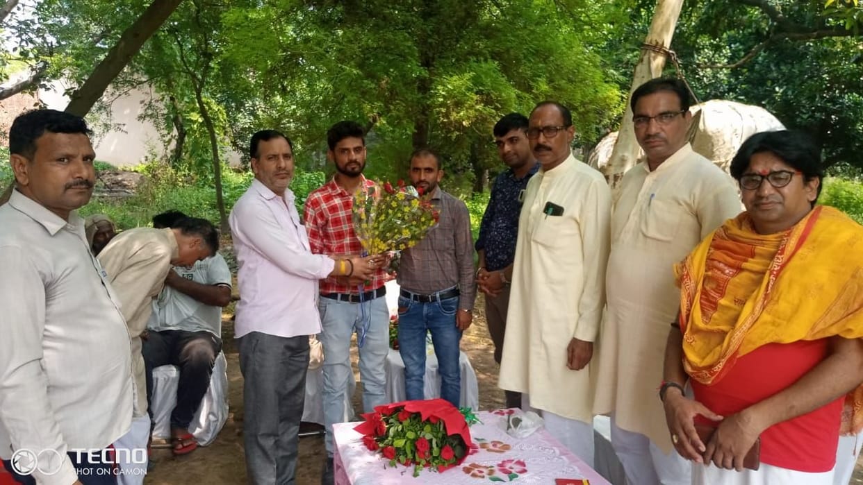 BJP honored ambulance driver