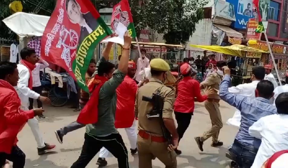 samajwadi party ne kiya pradershan