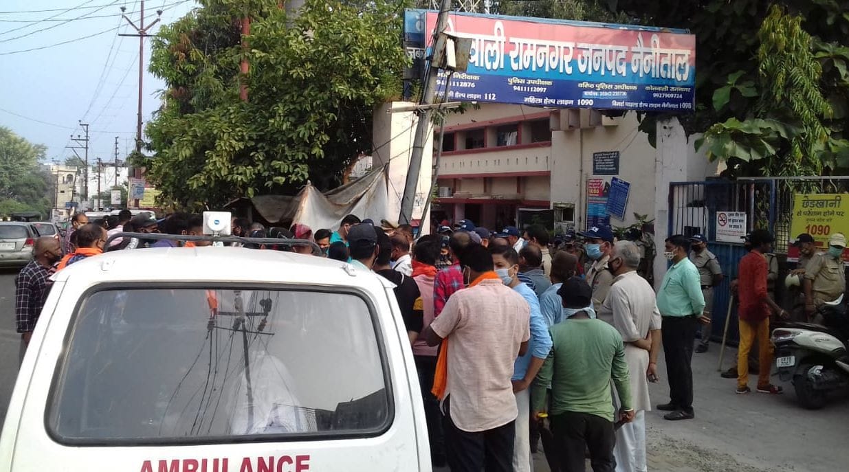 The family reached Kotwali after taking the body of the child, demanding a case against the doctor