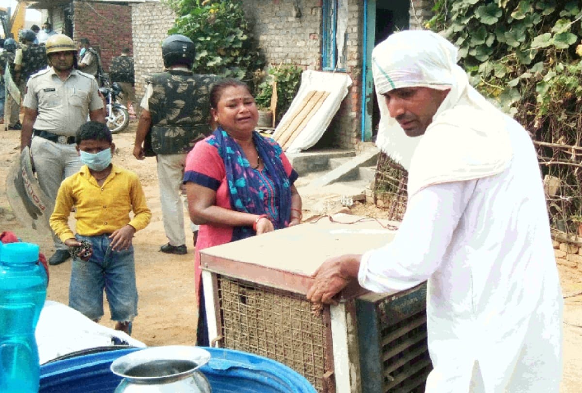 Municipal Corporation breaks the illegal settlement in Khori of Surajkund