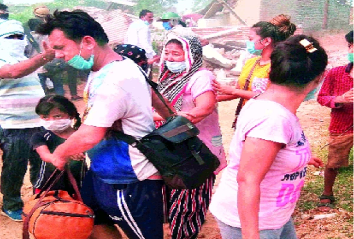 Municipal Corporation breaks the illegal settlement in Khori of Surajkund