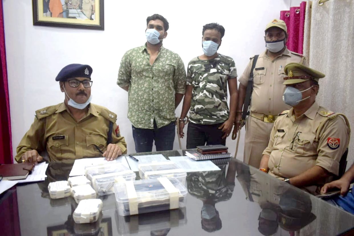 Six rogue arrested with two illegal pistols