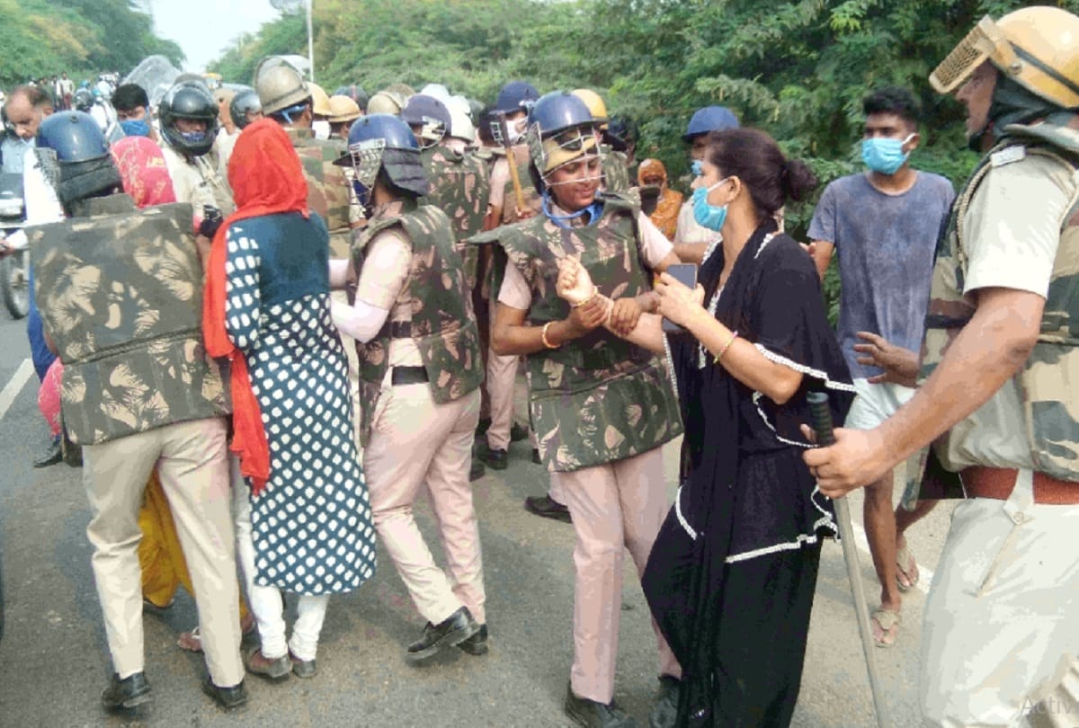 Municipal Corporation breaks the illegal settlement in Khori of Surajkund