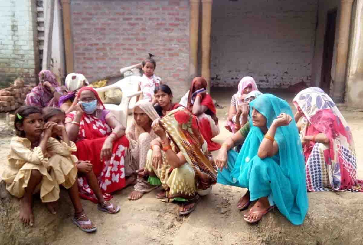 shopkeeper was strangled to death outside the house in Hardoi