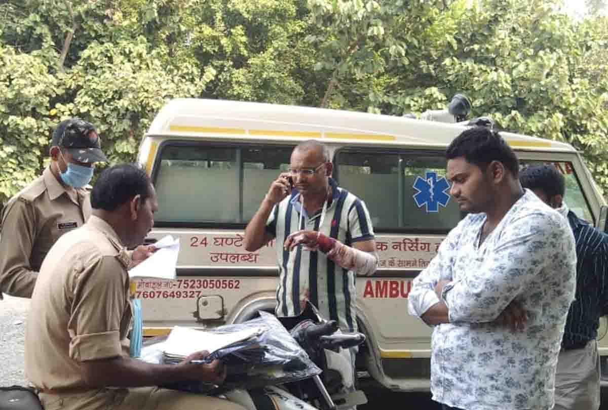 UP: horrific road accident on Lucknow Agra Expressway in Kannauj, car collided with divider, two killed