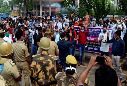 Students on the road protesting against contractual recruitment, many arrested prayagraj news allahabad