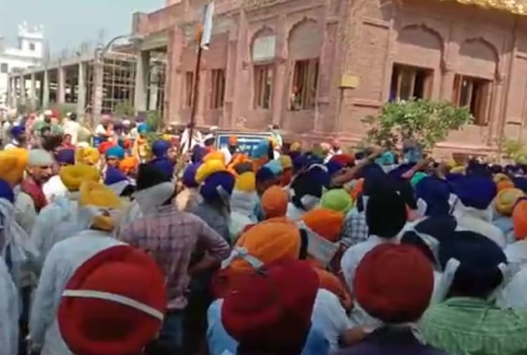 Clash between SGPC Task Force and Nihang Sikh organizations in Amritsar of Punjab